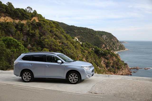 Mitsubishi Outlander 2