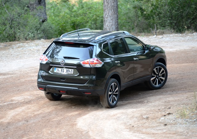 Nissan_X-Trail_Lansman11