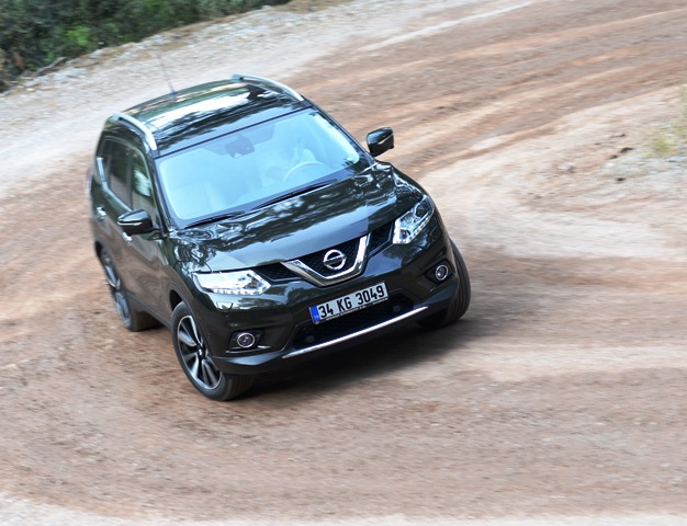 Nissan_X-Trail_Lansman12