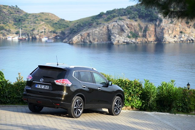 Nissan_X-Trail_Lansman13