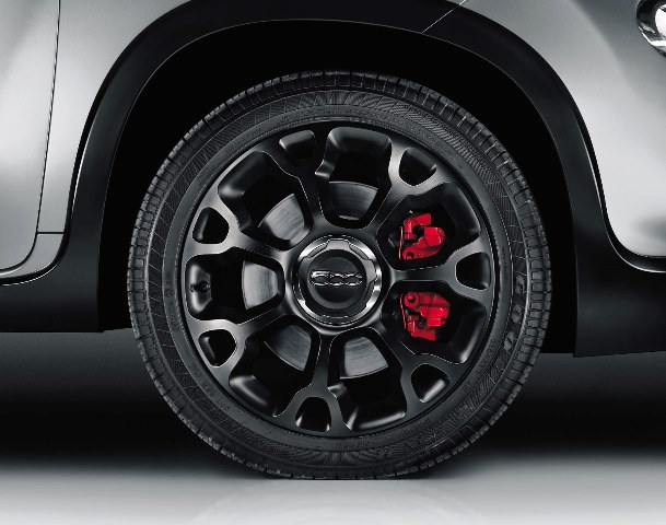 FIAT 500 AILESI BUYUYOR