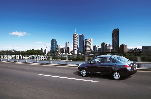 Mitsubishi_Attrage_03