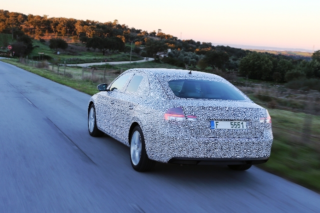 SKODA Superb 2015 3