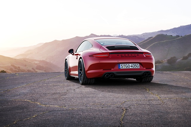 Porsche_911 Carrera GTS1