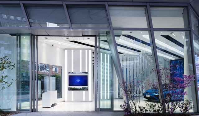 Toyota Mirai_Showroom3