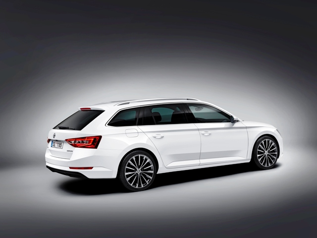 SKODA Superb Combi 002