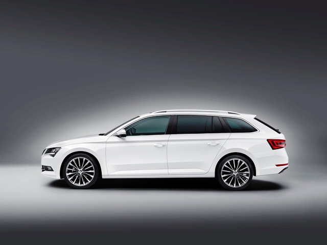 SKODA Superb Combi 003