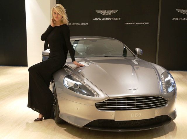 Aston_Martin_DB9_GT4