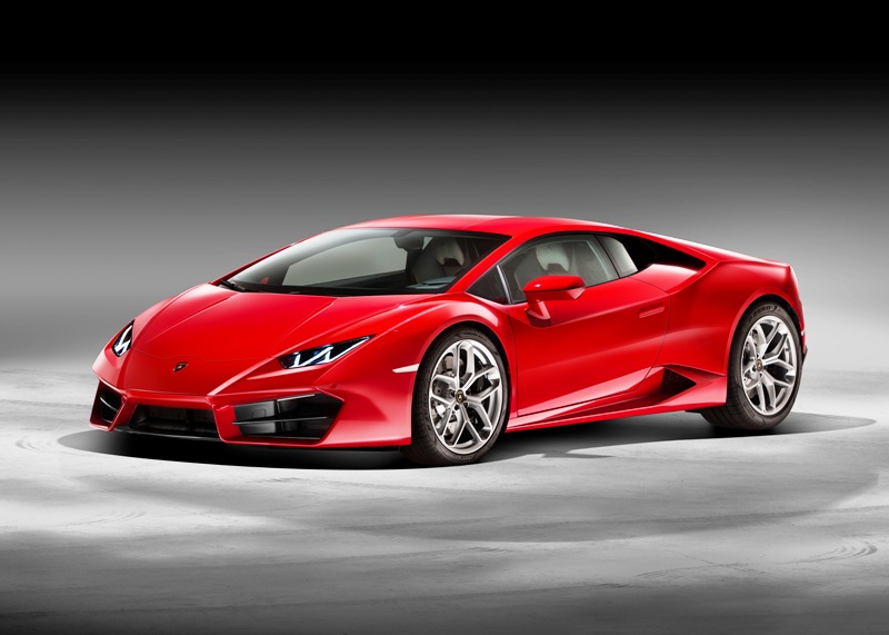 LAMBORGHİNİ’DEN ARKADAN İTİŞLİ YENİ HURACAN LP 580-2…