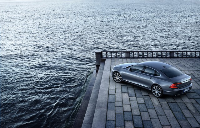 170833_Location_High_Rear_Quarter_Volvo_S90_Osmium_Grey