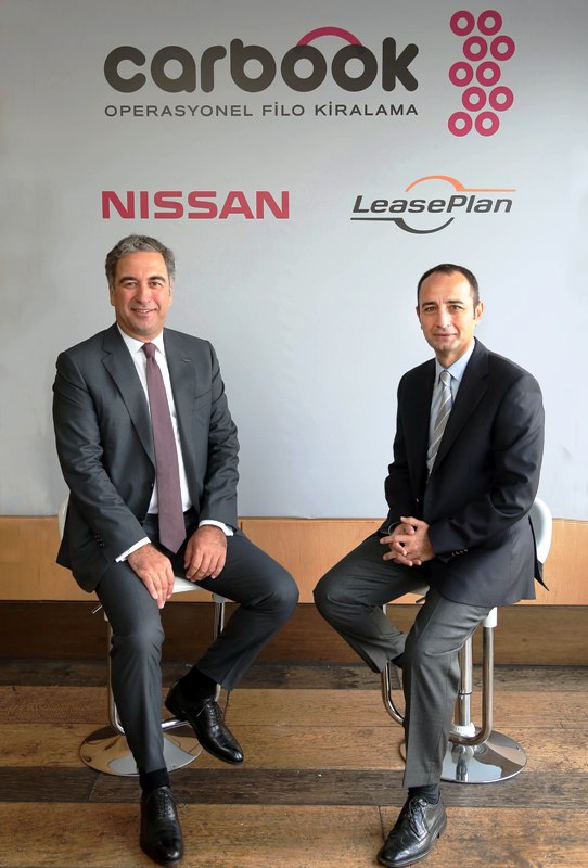 Nissan_Carbook_1