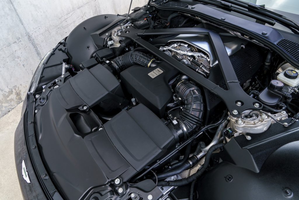 Aston Martin, Mercedes-AMG V8’lerinin hiçbir yere gitmediğini açıkladı