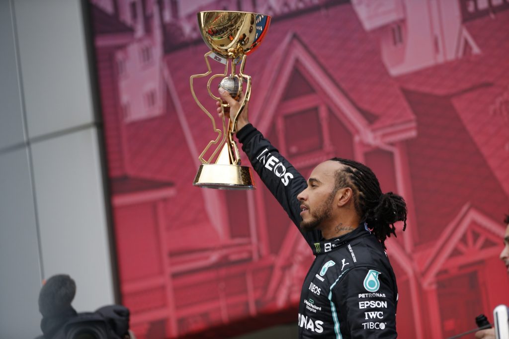 Hamilton 100. zaferini kazandı