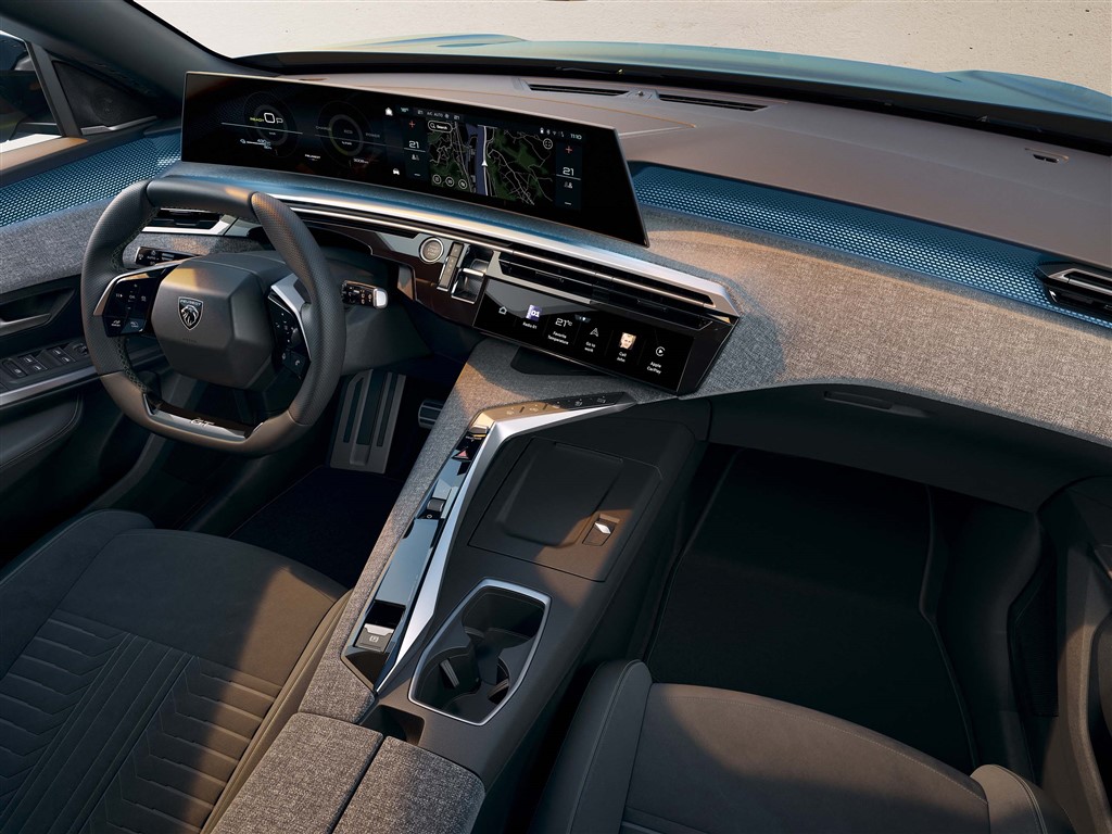 YENİ PEUGEOT PANORAMİK I-COCKPIT™, İLK OLARAK YENİ 3008’DE KULLANILACAK!