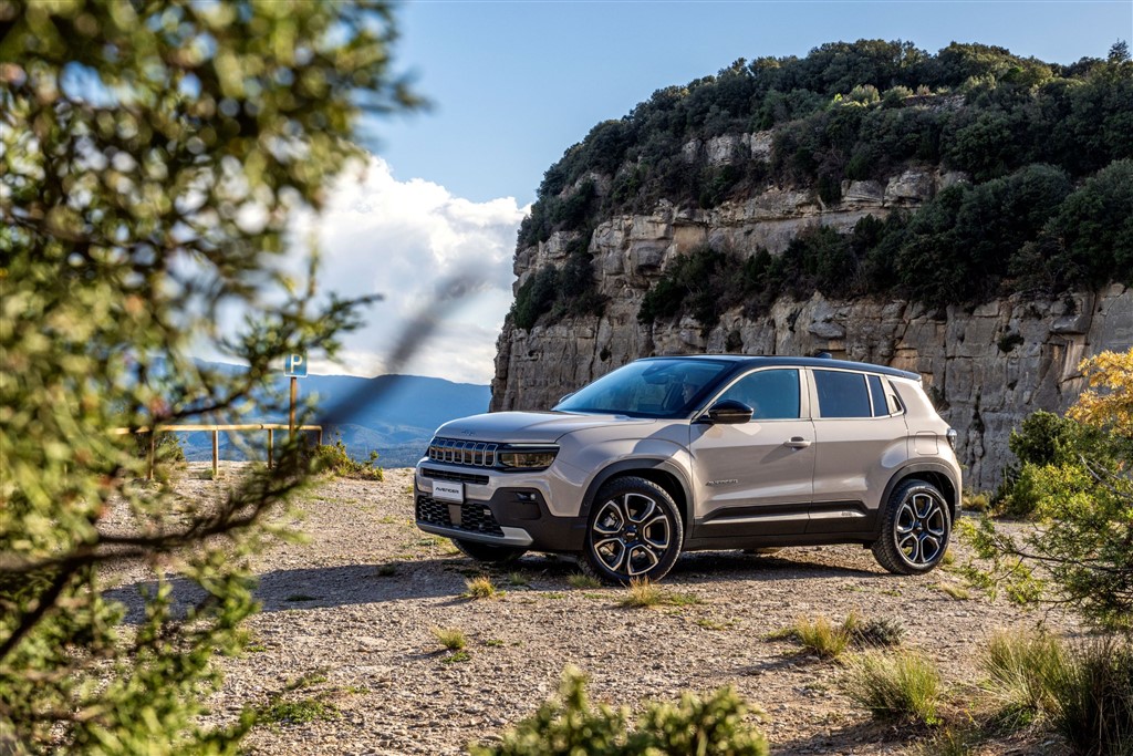 Jeep® “Avenger e-Hybrid” ile Türkiye’deki Ürün Gamını Genişletiyor