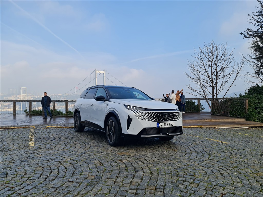 Peugeot E5008: Elektrikli SUV’un Yeni Yıldızı