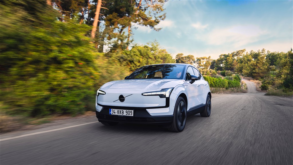 Volvo’nun En Kompakt ve Tamamen Elektrikli SUV’u EX30 Türkiye Yollarında