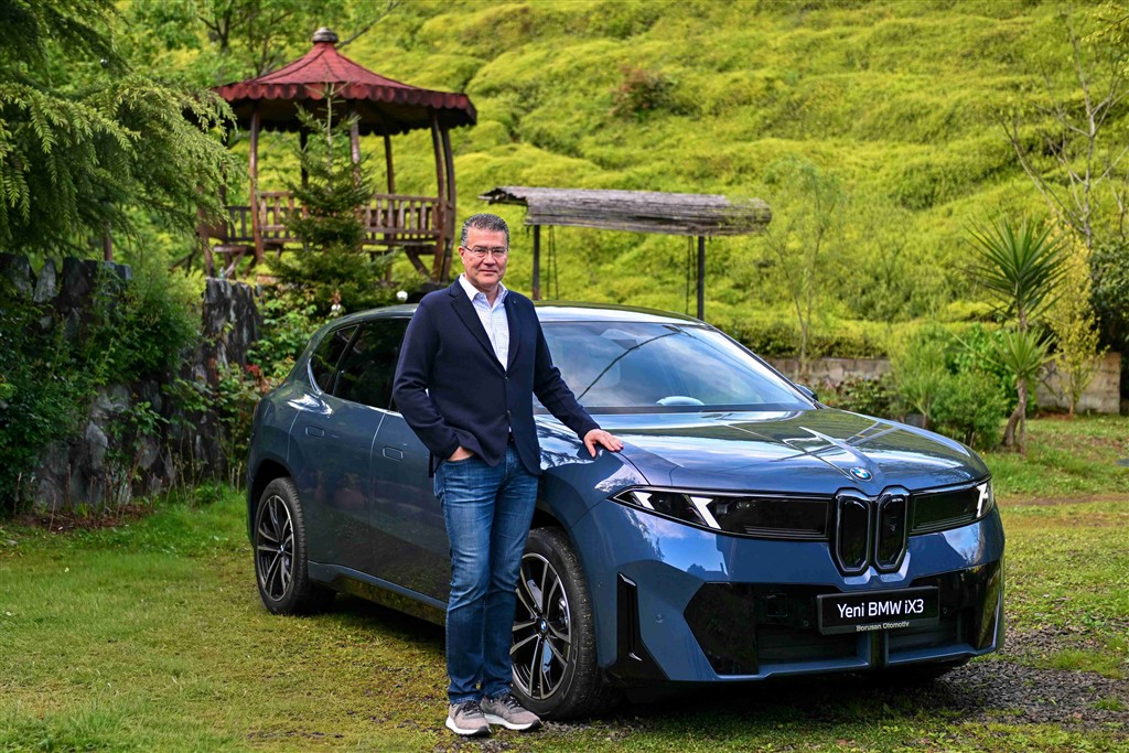Neue Klasse’nin İlk Seri Üretim Modeli Yeni BMW iX3 Türkiye’de Yollara Çıktı