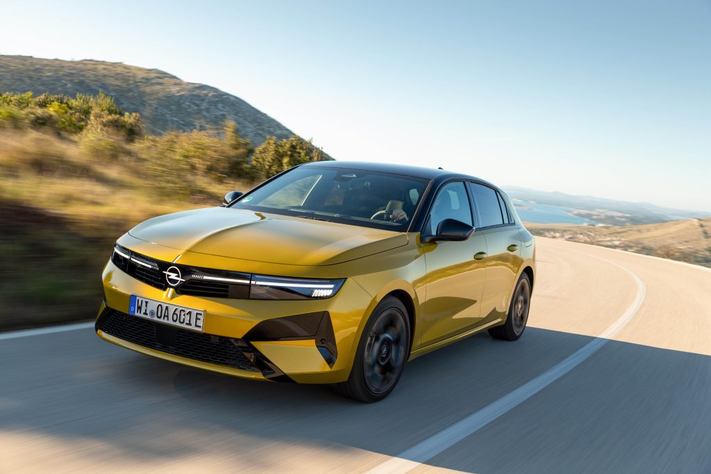 Yenilenen Opel Astra Türkiye’de!