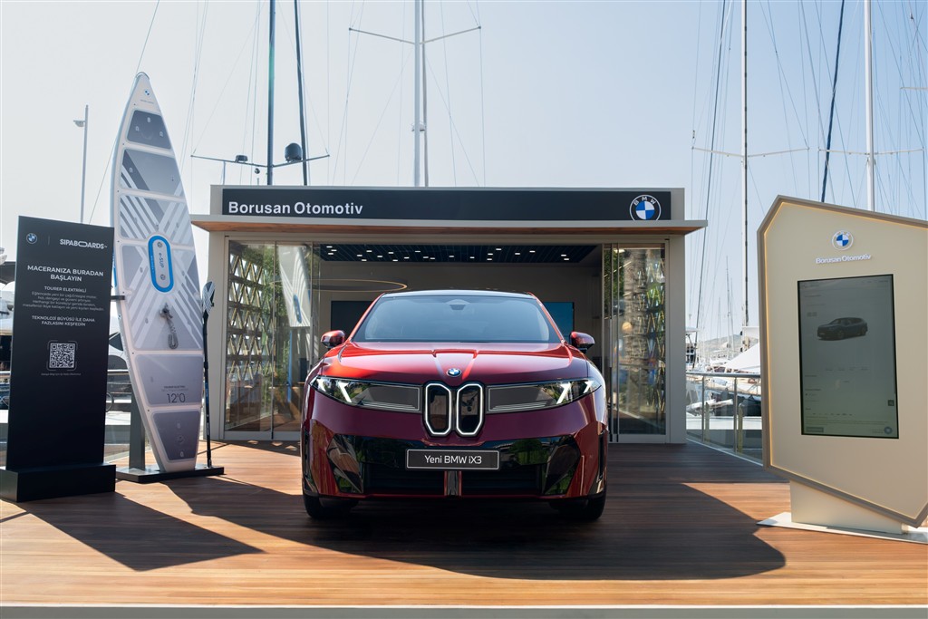 Yeni BMW iX3, Elektrikli Mobilite Deneyimini Yalıkavak Marina’ya Taşıyor