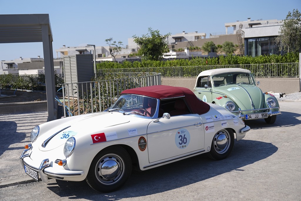 KLASİK OTOMOBİL KULÜBÜ 28. BATI ANADOLU RALLİSİ ÇEŞME’DE DÜZENLENDİ