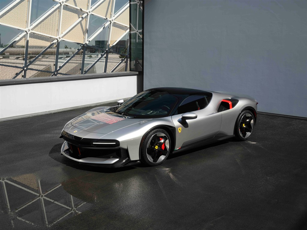 FERRARI’NİN YENİ ONE-OFF MODELİ CZ26 KİŞİYE ÖZEL PERFORMANSI YENİDEN TANIMLIYOR