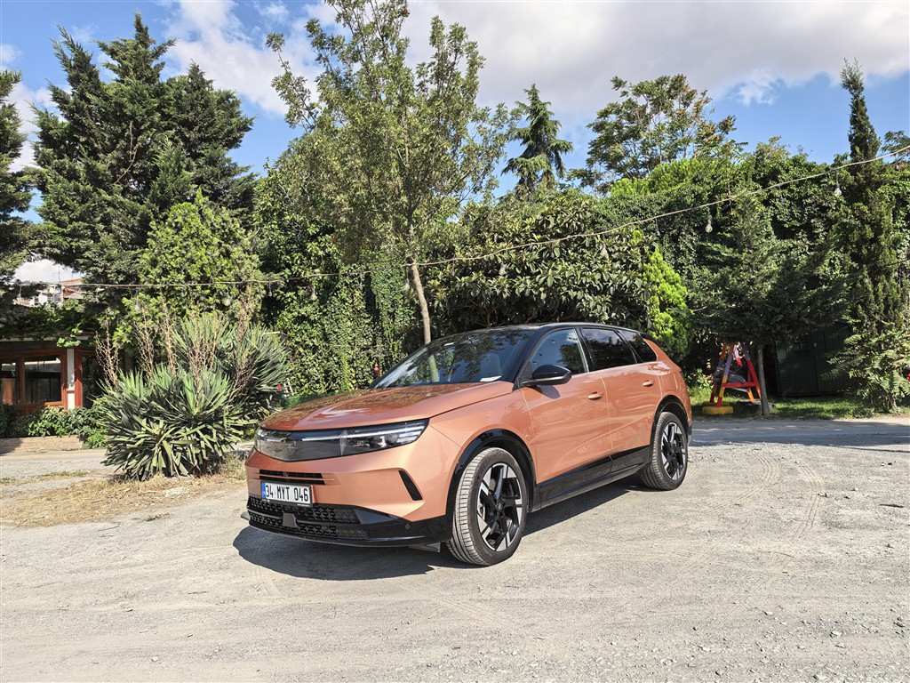 Opel Grandland Elektrik: Konforu ve Sessizliğiyle Öne Çıkıyor